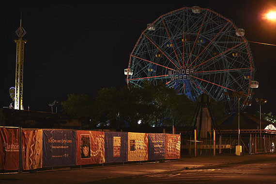 Deno's Wonder Wheel, Coney Island, 10-2011Petra Sedlaczek, courtesy Polka Galerie.