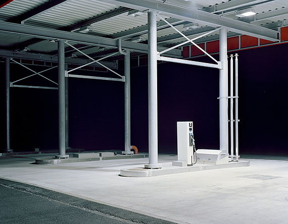 Stefan Stark„Gas“ aus der Serie Neon Fruit Supermarket (2009-11), 110 × 85 cm