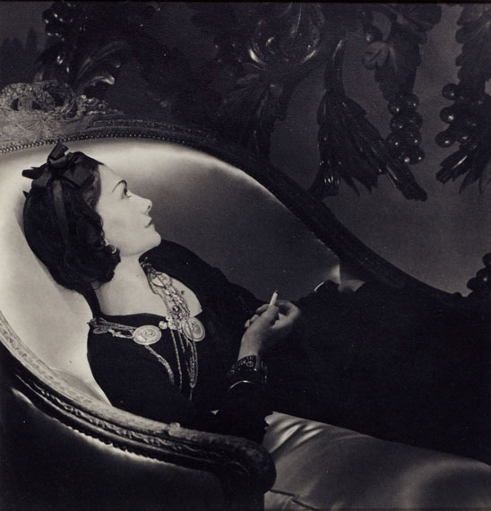 HORST P. HORST (1906–1999) Coco Chanel, Paris 1937Gelatin silver print, printed later18,3 x 17,5 cm (7.2 x 6.9 in)€ 3,000–4,000