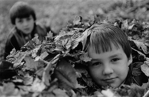 Gerhard Weber: Stendal, Kinder im Laub, 26.10.1989