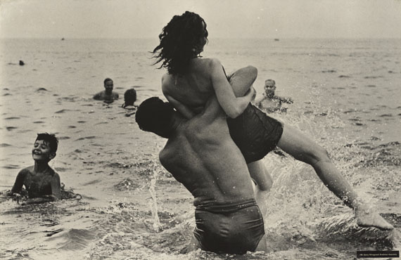 © The Estate of Garry Winogrand, courtesy Fraenkel Gallery, San Francisco