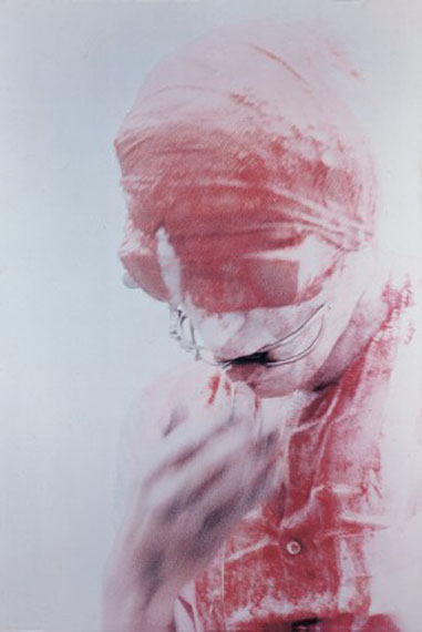 Gottfried Helnwein, Selbstporträt als Untermensch I, 1986, Fotografie, Privatsammlung © VBK, Wien, 2013, Albertina, Wien: "Retrospektive" 25. Mai bis 10. Oktober 2013
