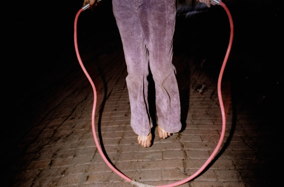 © Mark Cohen, pink jumprope, 1975 / Courtesy ROSEGALLERY