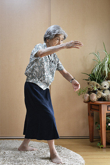Sonoko H. (age 100), Tai Chi instructor, from the series Happy at Hundred, Tokyo. 2013 © Karsten Thormaehlen