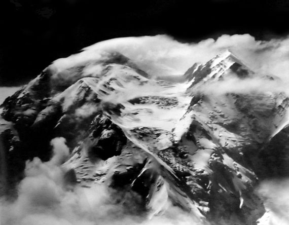 Henry Bradford Washburn: A tremendous southernly windstorm sweeps Mt McKinley's twin peaks, Alaska, June 6th, 1942 © Bradford Washburn, courtesy Decaneas Archive, revere, MA