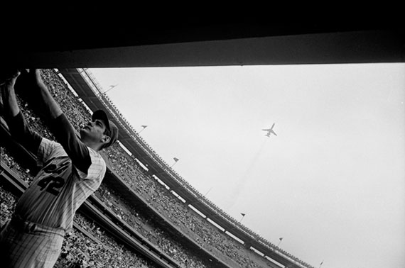 Tod Papageorge, College Football Game (from the series American Sports, 1970, or How we Spent War in Vietnam)Silver gelatin print, Edition 1 of 2, 27.9 x 35.6 cm© Tod Papageorge, Galerie Thomas Zander, Köln