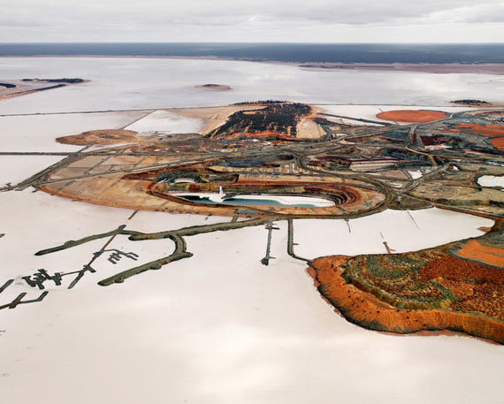 EDWARD BURTYNSKY
Silver Lake Operations #2, Lake Lefroy, Australia, 2007
C-Print, 39 x 49 inches / 99,06 x 124,46 cm