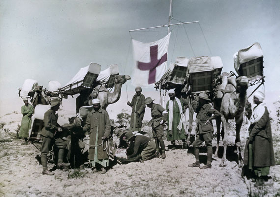 Hans Hildenbrand: Frank Hurley, Kamel Ambulanz, Palästina 1918