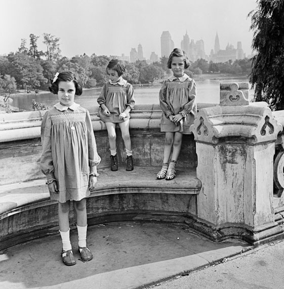 Roman Vishniac: Sisters Marion, Renate, and Karen Gumprecht, refugees assisted by the National Refugee Service (NRS) and Hebrew Immigrant Aid Society (HIAS), shortly after their arrival in the United States, Central Park, New York, 1941© Mara Vishniac Kohn, courtesy International Center of Photography