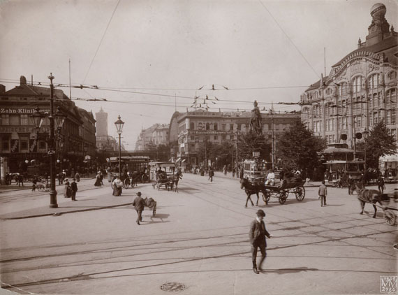 Max Missmann: Blick von Nordosten über den Alexanderplatz in die Königstraße bis zum Berliner Rathaus, 1907© Stadtmuseum Berlin