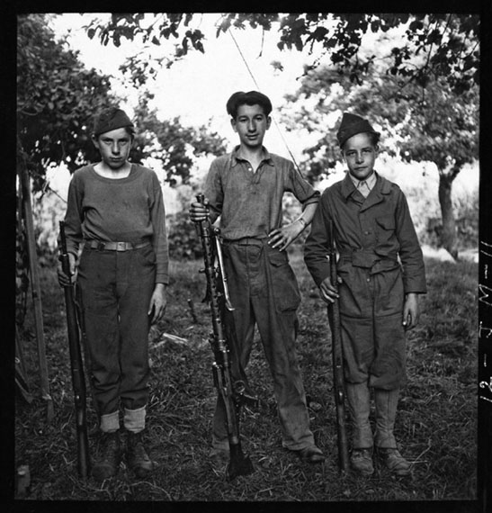 John G. Morris: Young orderlies at the First Army press camp, Vouilly, Normandy, August 6, 1944 © John G. Morris (Contact Press Images)