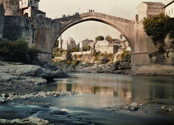 Albert Kahn, Les Archives de la planète
Auguste Léon: Bosnien-Herzegowina, Mostar, Alte Brücke, 29. April 1913
© Musée Albert-Kahn, Département des Hauts-de-Seine