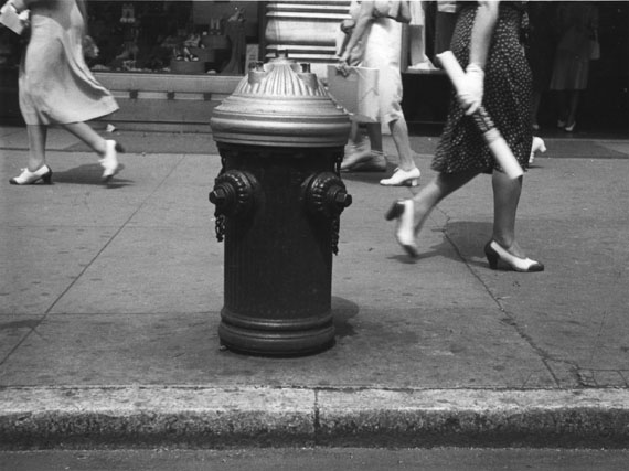 Rudy Burckhardt: Hydrant (Sidewalk XI), New York, 1939 © The Estate of Rudy Burckhardt and Tibor de Nagy Gallery, New York
