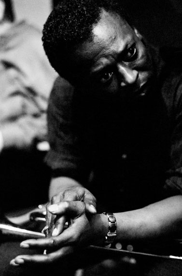 Dennis Stock: Miles Davis im Aufnahmestudio, 1958 © Magnum Photos
