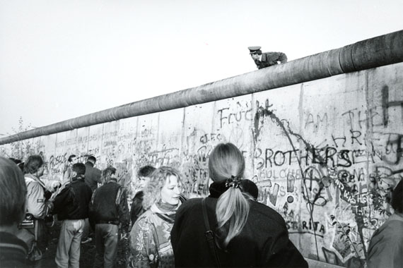 Manfred Hamm: Berlin Tiergarten - Der Fall der Mauer, 1989, s/w Fotografie, 30 x 40 cm, Courtesy Galerie Georg Nothelfer