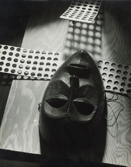 Afrikanische Maske Lochblech, o. J. © Lore Krüger