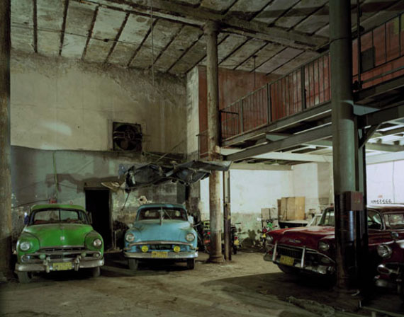 © ROBERT POLIDORI, HAVANA CAR GARAGE, 157 AVENIDA BRAZIL, HAVANA VIEJA, HAVANA, CUBA, 1997