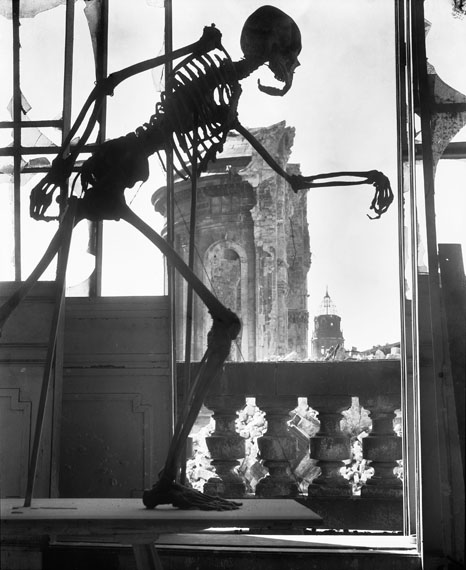 Richard Peter sen.: Tod über Dresden (Kunstakademie, Anatomiesaal), 1945 © SLUB Dresden / Deutsche Fotothek