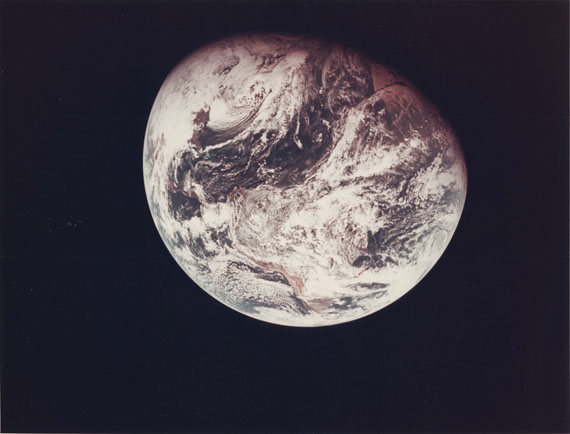 NASA / William AndersApollo 8 Mission : One of the first whole views of Earth recorded by an astronaut, December 21st, 1968Vintage color print on fiber-based Kodak paper. NASA serial number "NASA AS8-16-2593"in red ink in upper margin. Typewritten caption in purple ink"A Kodak Paper" watermark on verso.Image : 18,3 x 18,1 cm, Sheet : 20,4 x 25,5 cm