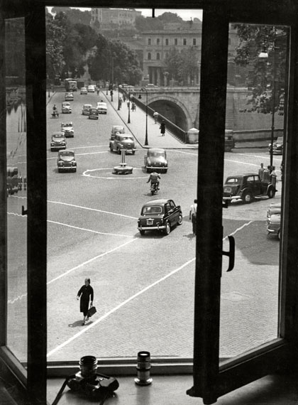 © Herbert List: 'Blick aus dem Fenster, Via Lungarina 65, Rom 1953 / Courtesy Johanna Breede PHOTOKUNST
