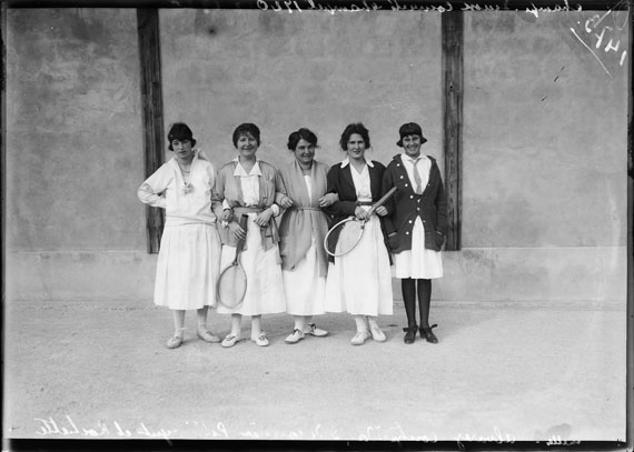 Female Tennis Players at the Indoors in Geneva, 1920 
© Keystone / Photopress-Archiv / Jules Decrauzat