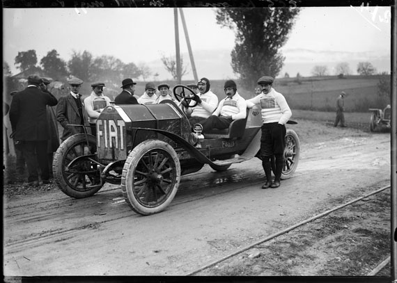 The Fiat Team at a Car Race of the Touring Club Switzerland, Eaux-Mortes, Geneva, 1911 
© Keystone / Photopress-Archiv / Jules Decrauzat