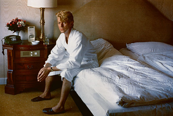 Helmut Newton: David Bowie, bedroom Kempinski Hotel, Berlin 1983© Helmut Newton Estate