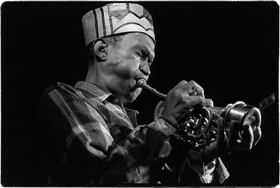 Detlev Schilke: Don Cherry mit Pocket-Trumpet bei einem Konzert im Quasimodo Jazzclub, Berlin, 19.09.1994