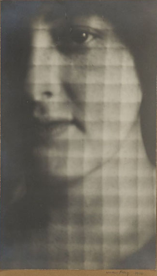 Lot 306Man RayPortrait of Lily Butler 1920vintage silver print9,4x5,5 in€ 13.000/15.000