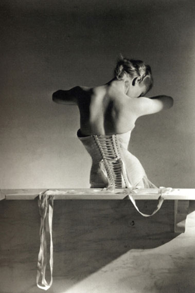 Horst P. Horst. The Mainbocher corset. Paris, 1939