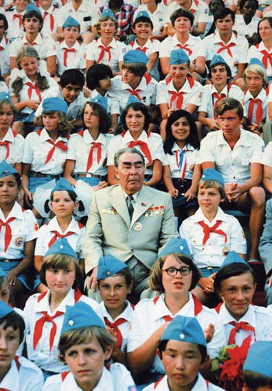 Vladimir Musaelian. Brezhnev is meeting with children from Artek camp, 1979