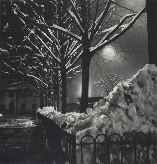 Mark Markarian
Winter Night in Munich
1932, Bromoil print
Donation, Silvia Markar Jekova, 2015
© Münchner Stadtmuseum