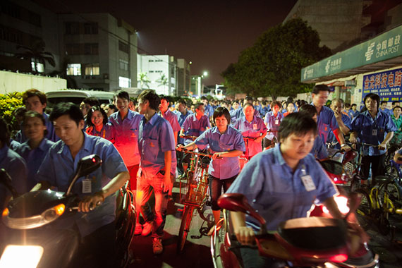 Wolfgang Müller: Workers are Leaving the Factory, Dongguan 2011