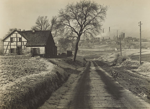 Albert Renger-Patzsch, Untitled (farmstead in Essen-Fronhausen and mine Rosenblumendelle). 1928Vintage. Gelatin silver print. 16,6 × 22,6 cm (16,8 × 22,8 cm)Estimate € 5.000–7.000