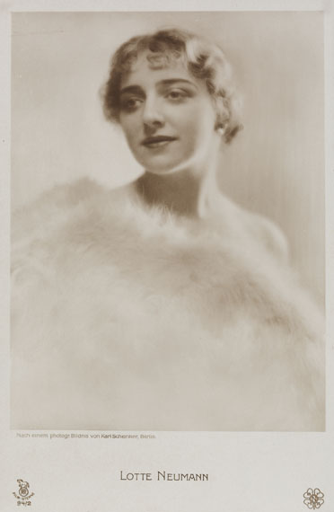 Karl Schenker: Lotte Neumann, um 1920 (Starpostkarte)
Museum Ludwig