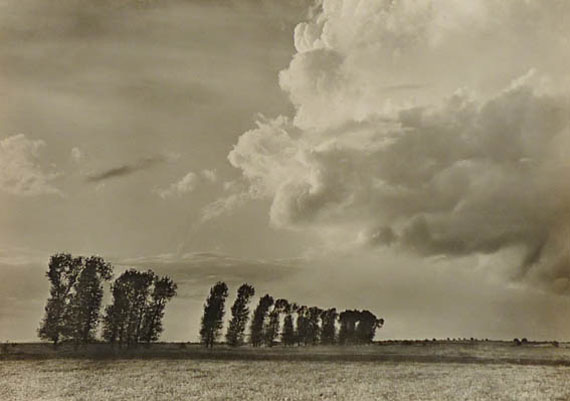 Max Baur. Vor dem Gewitter, 1930er JahreVintage Silbergelatineabzug26,7 × 37,8 cm© Nachlass Max Baur / Sammlung M.-L. Surek-Becker