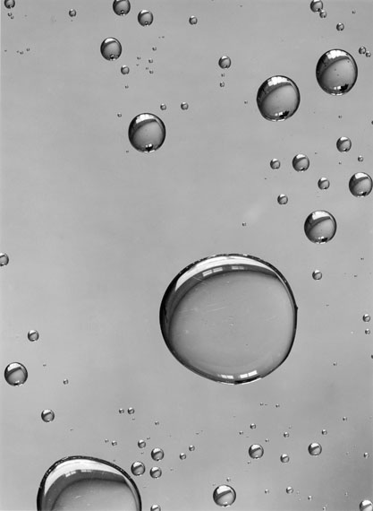 Peter Keetman: Wassertropfen, c. 1956. verwendet fuür Boehringer Ingelheim© Stiftung F.C. Gundlach