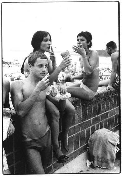 Stöffie und Freunde, Strandbad Wannsee, Berlin, 1959 © Will McBride Estate, Berlin