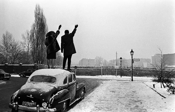 Noël à Berlin, 1961, © Léon Herschtritt / LA COLLECTION, service presse , Courtesy Galerie Esther Woerdehoff