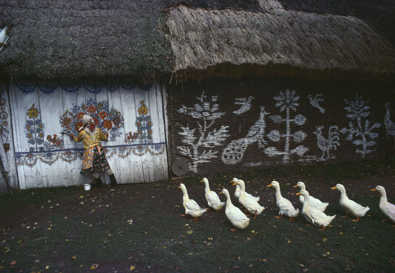 Folk Art in Zalipie, near Tarnów, Poland.1976 © Bruno Barbey / Magnum Photos