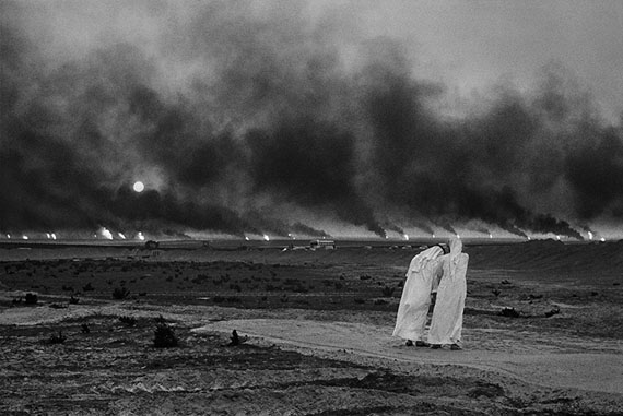 Kuwait, 1991, gelatin silver print, 50.8 x 61 cm © Sebastião Salgado/Amazonas Images