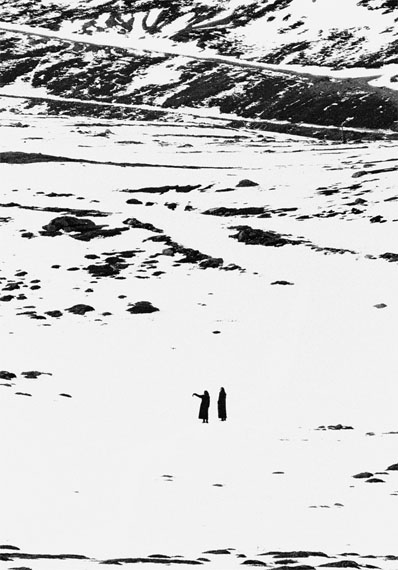 Kåre Kivijärvi, Nonner i sne (Nuns in the snow) 1965 Vintage silk print 42 x 30 cm