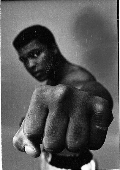Ali left fist, London, 1966, 60 x 50 cm, Baryt Print, Edition of 20, signed and stamped© Thomas Hoepker
