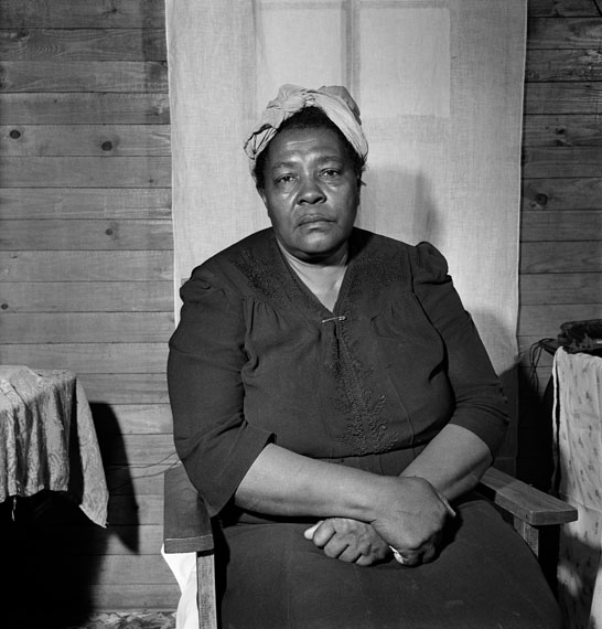 SAM SHAW: Mrs. Banks, Farmpächterin, Missouri 1943 © Sam Shaw Inc. - www.shawfamilyarchives.com