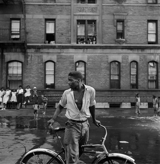 Gordon Parks: Untitled, Harlem, New York, 1948Courtesy of and © The Gordon Parks Foundation