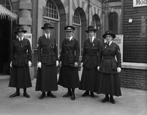 Mrs Albert (Christina) Broom: Women's Police Officers, led by Inspector Mary Allen, a former women's rights activist,
receive instructions for the Womens War Work Exhibition, Knightsbridge, London, May 1916© Imperial War Museum
