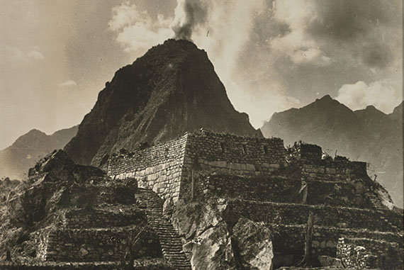 Martin Chambi: Incendio en la cumbre del Huayna Picchu, Machu Picchu, 1928
Colección Jan Mulder
© Martin Chambi