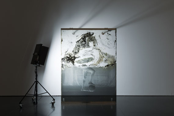 Akram Zaatari: Archeology, 2017laminiertes Glas und mixed Media210 x 160 cm, Installationsansicht im MACBA, Barcelona, 2017© Akram Zaatari, Courtesy the artist