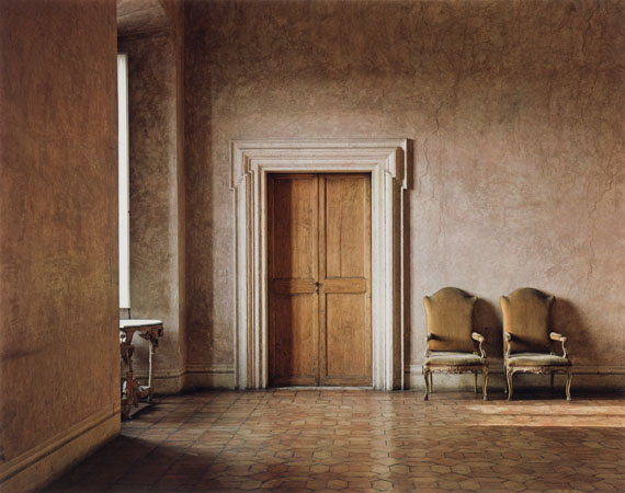 Villa Medici, Hall, Rome, 1982Dye Transfer, 34 x 42 cm© Evelyn Hofer, Estate Evelyn Hofer