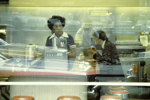 Willy Spiller: Lunch on Broadway, New York, 1982, Archival Pigment Print, 80 x 110 cm, Edition 5 & 2 AP